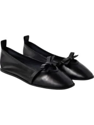 Mania Bow Flat In Black
