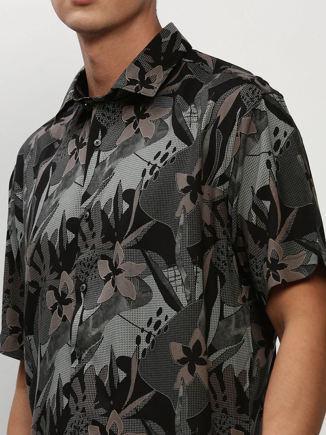 Men Black Premium Slim Fit Floral Printed Twill Weave Cotton Casual Shirt