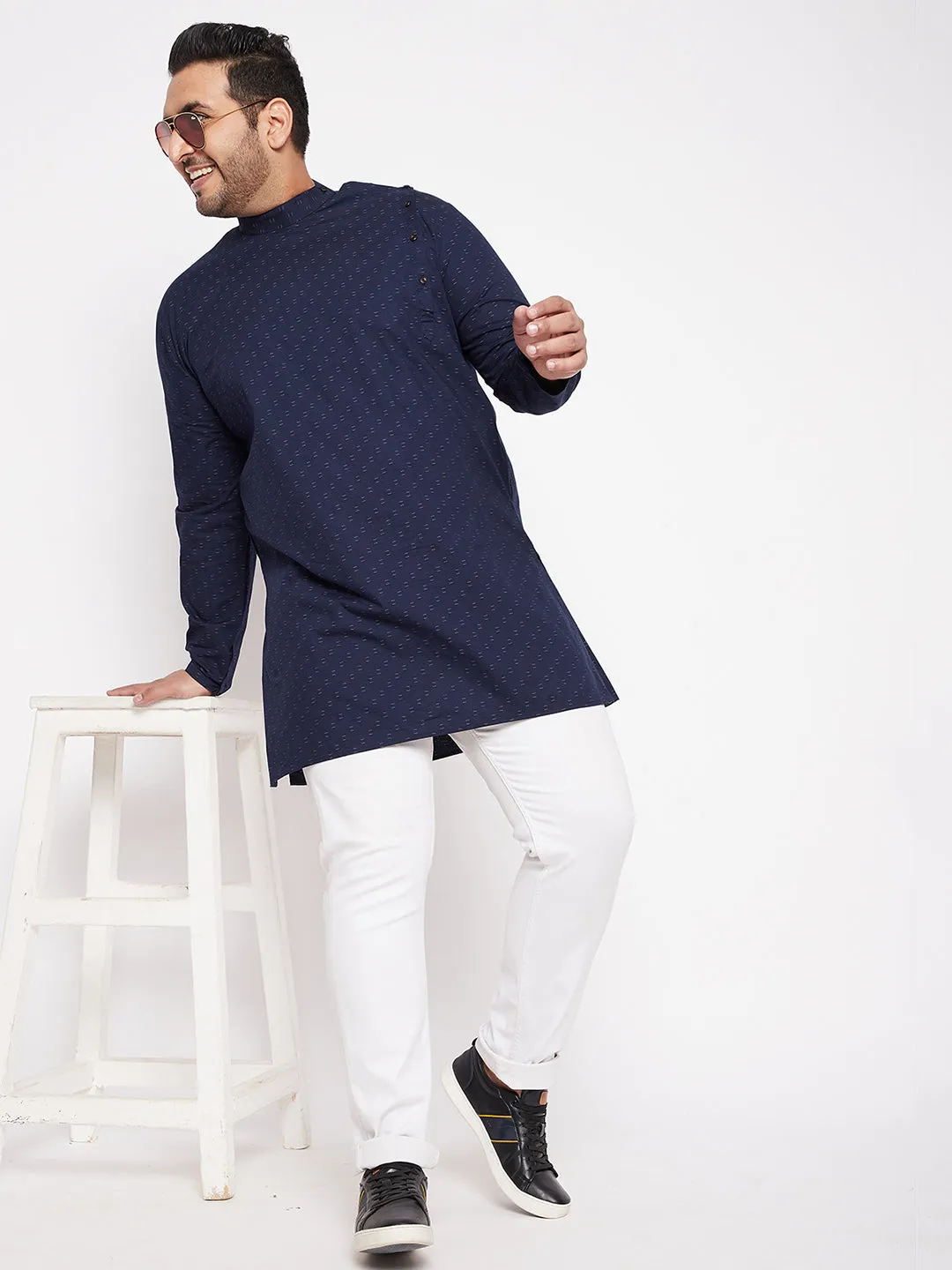 Men Geometric Navy Blue Straight Kurta