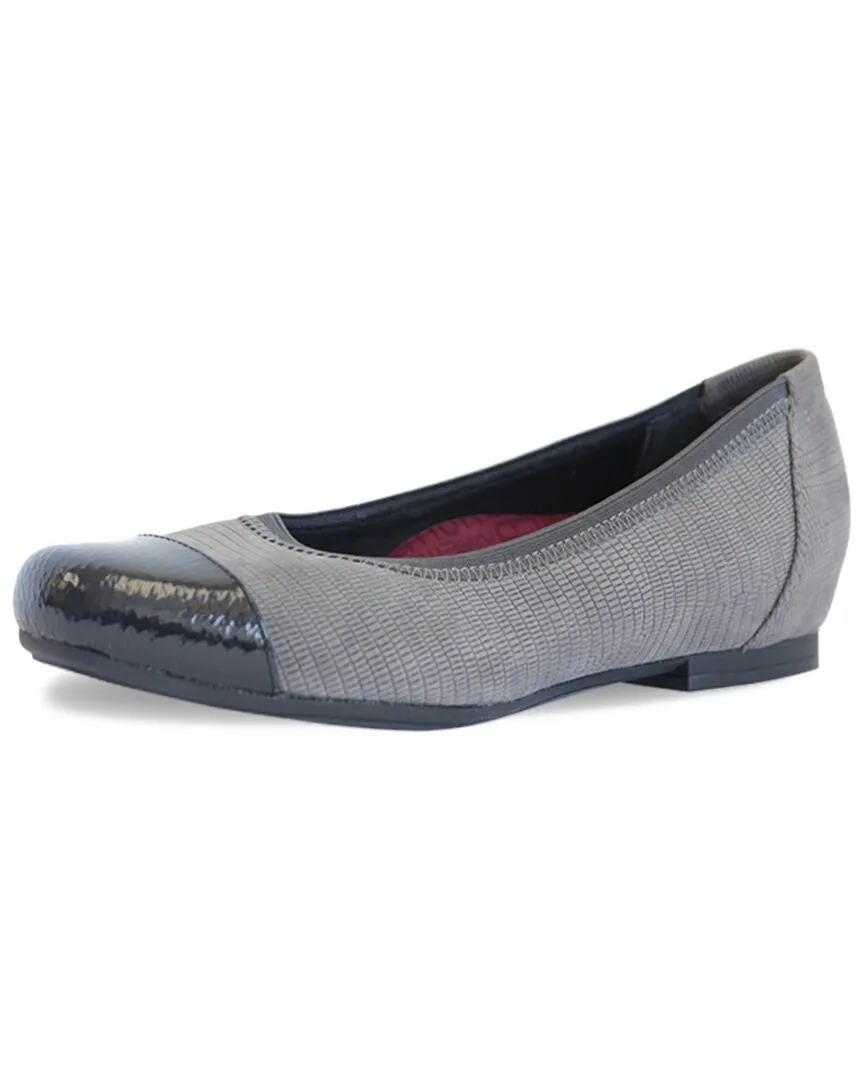 Munro Danielle II Nubuck/Patent Flat