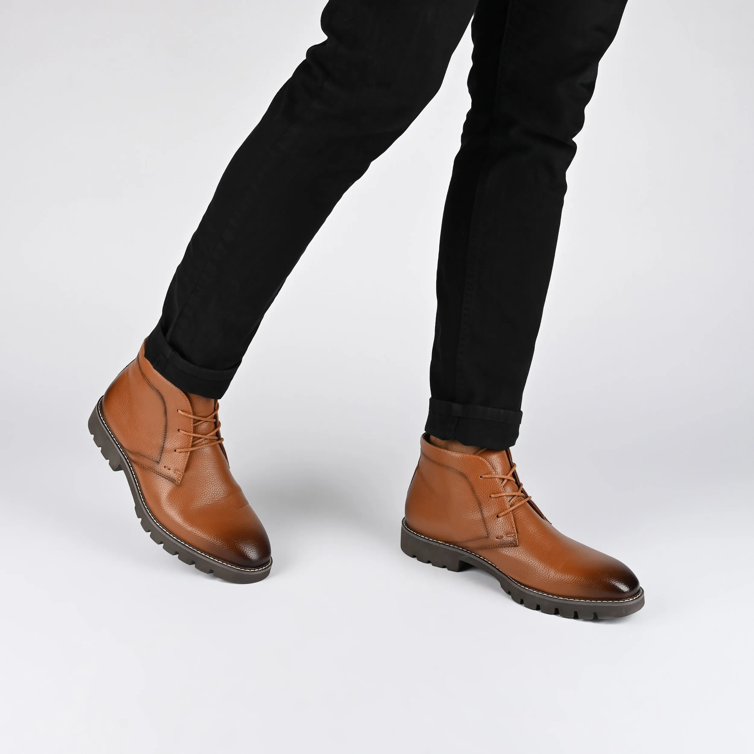 Vance Co. Arturo Plain Toe Chukka Boot