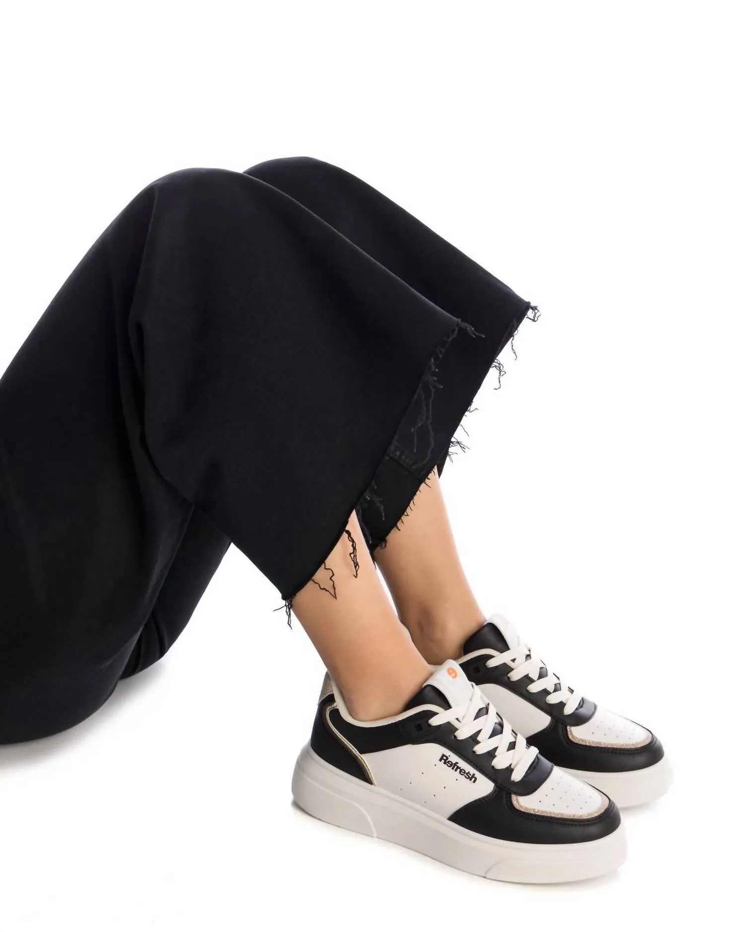 Women's Casual Sneakers In Black